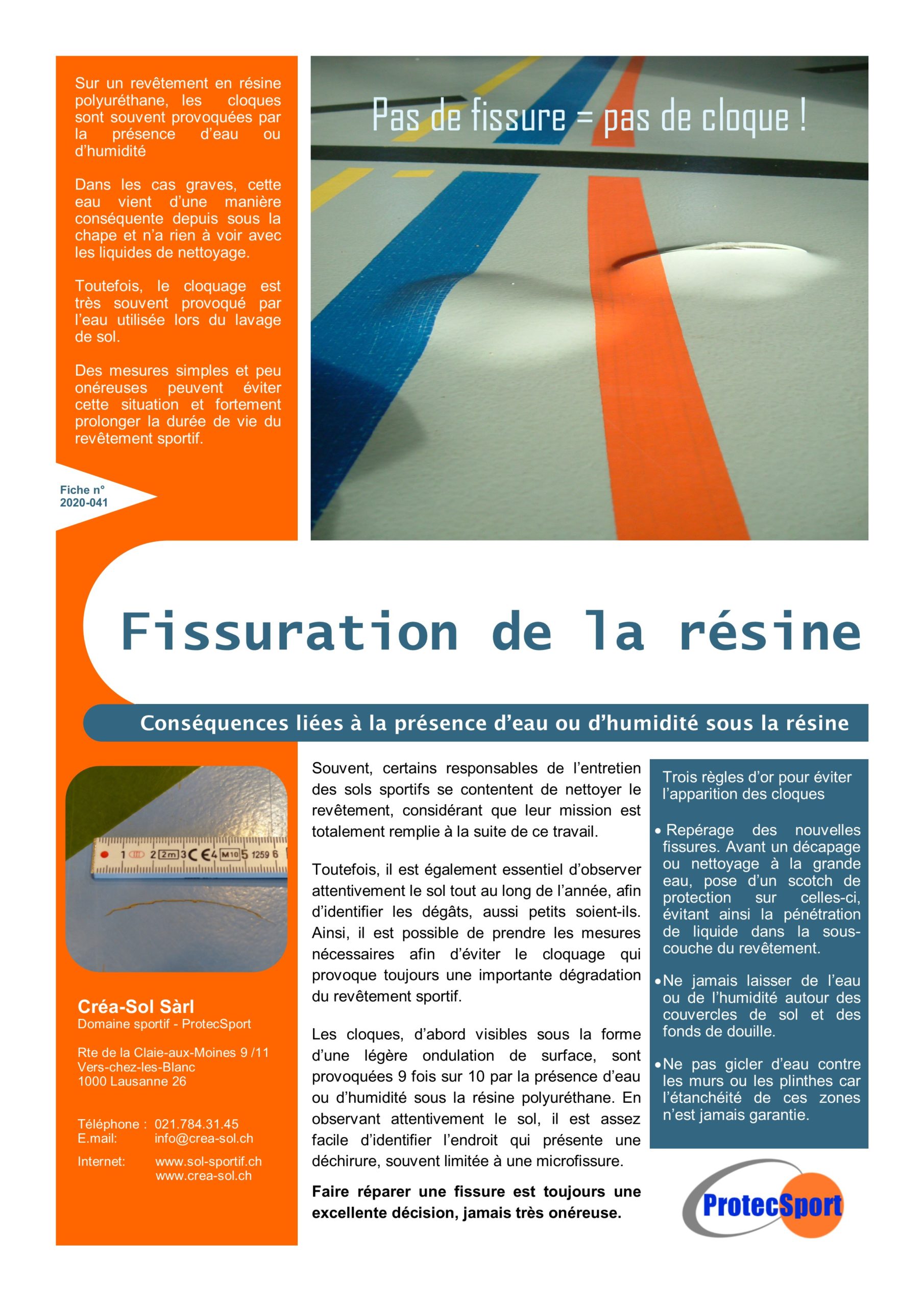 Réseau de fissures dans le revêtement en résine d'un sol sportif