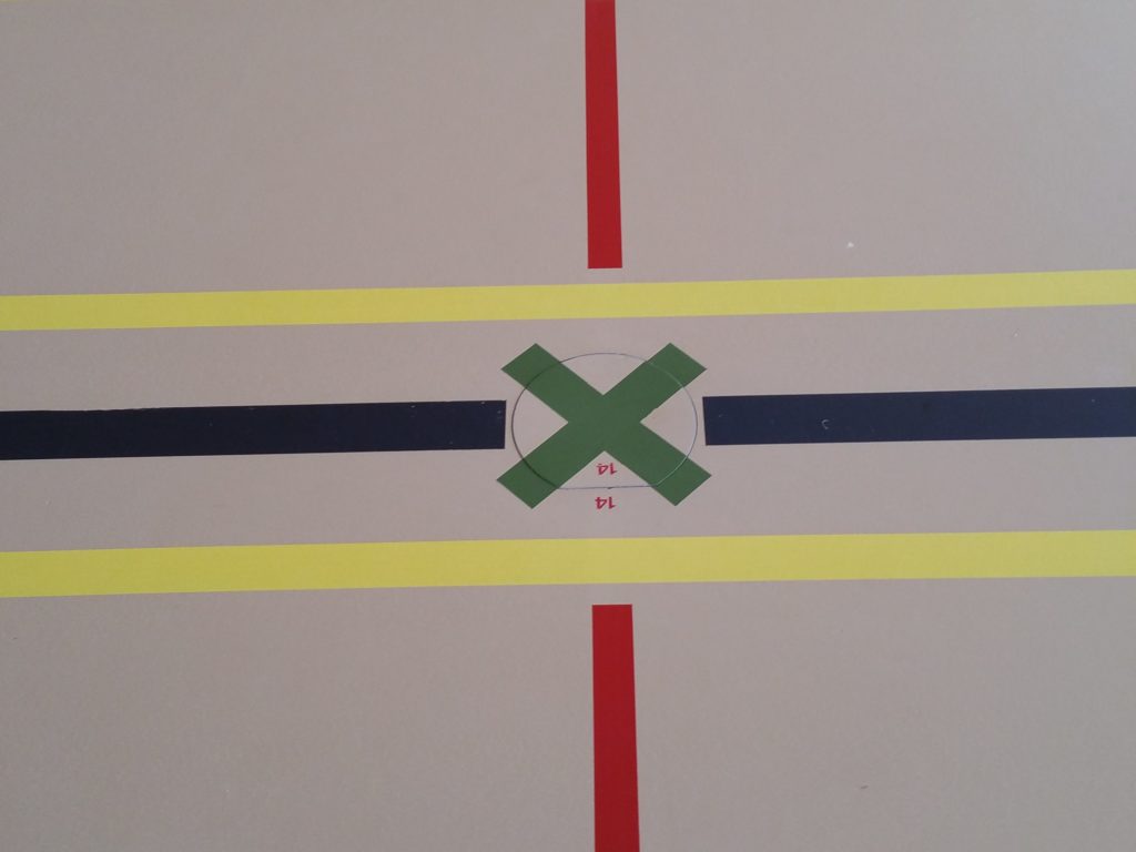 Couvercle de douille avec une croix de marquage, nouvelles lignes arrêtées de part et d'autre
